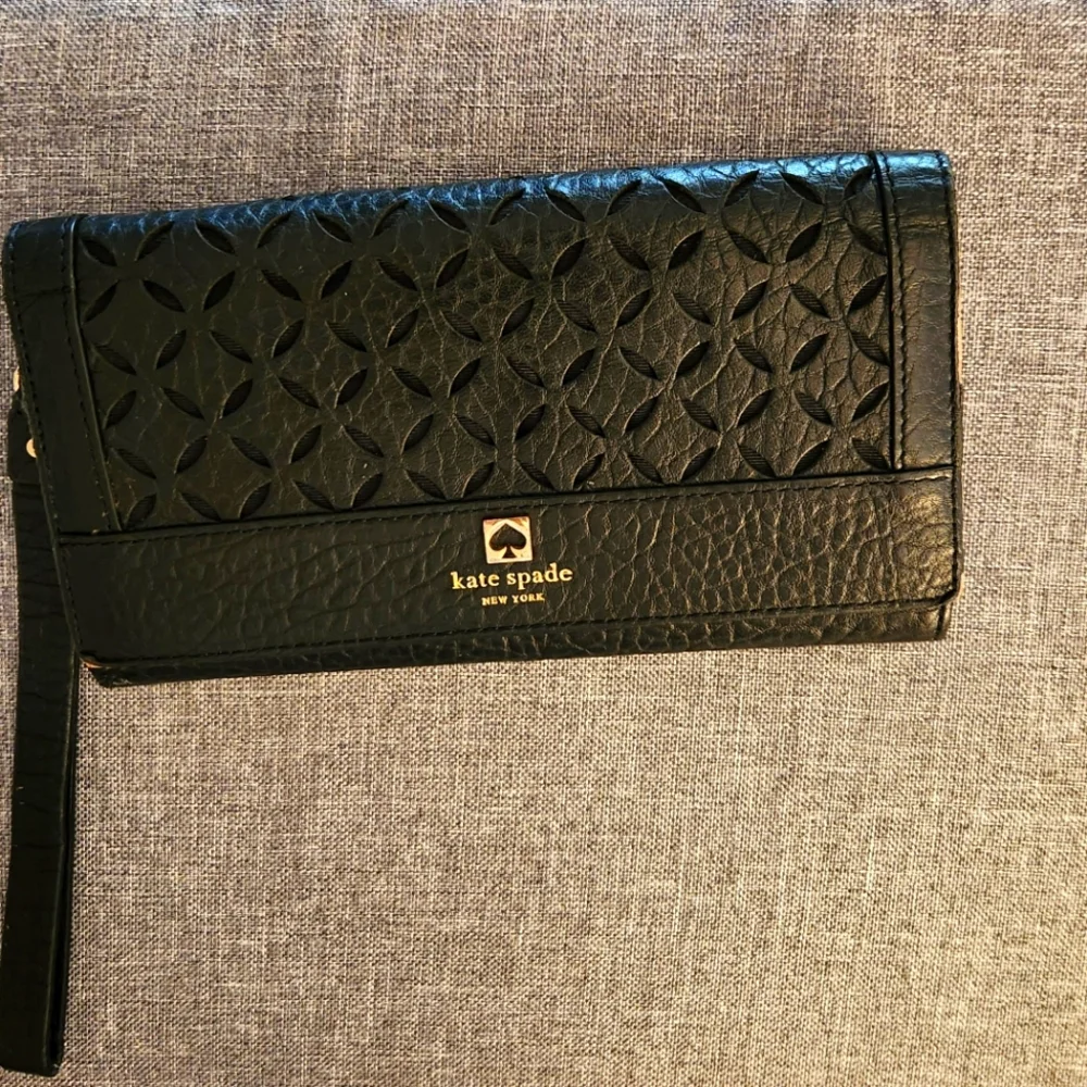 Kate Spade Perri Lane Linney Wallet/Wristlet W/ Beautiful Cutout Detail - Picture 1 of 10